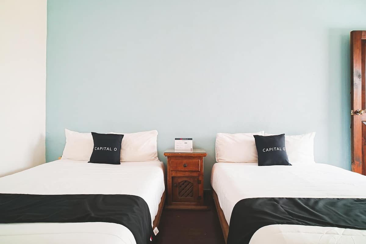 Coffres-forts dans les chambres, bureau, fer et planche à repasser