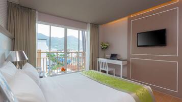 Superior Room, 1 Queen Bed, Balcony, City View | Premium bedding, minibar, in-room safe, desk