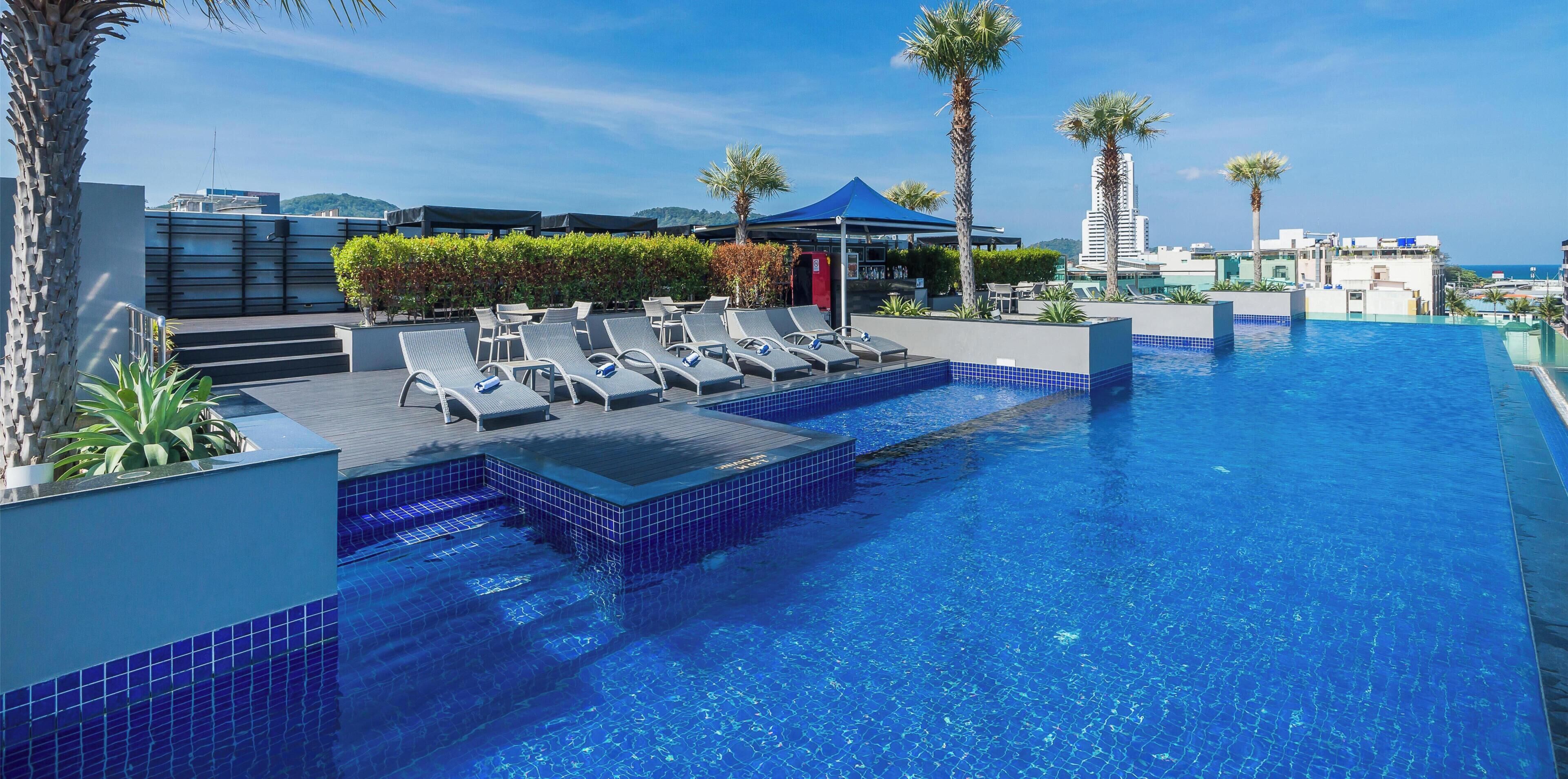 Outdoor pool, pool umbrellas, sun loungers