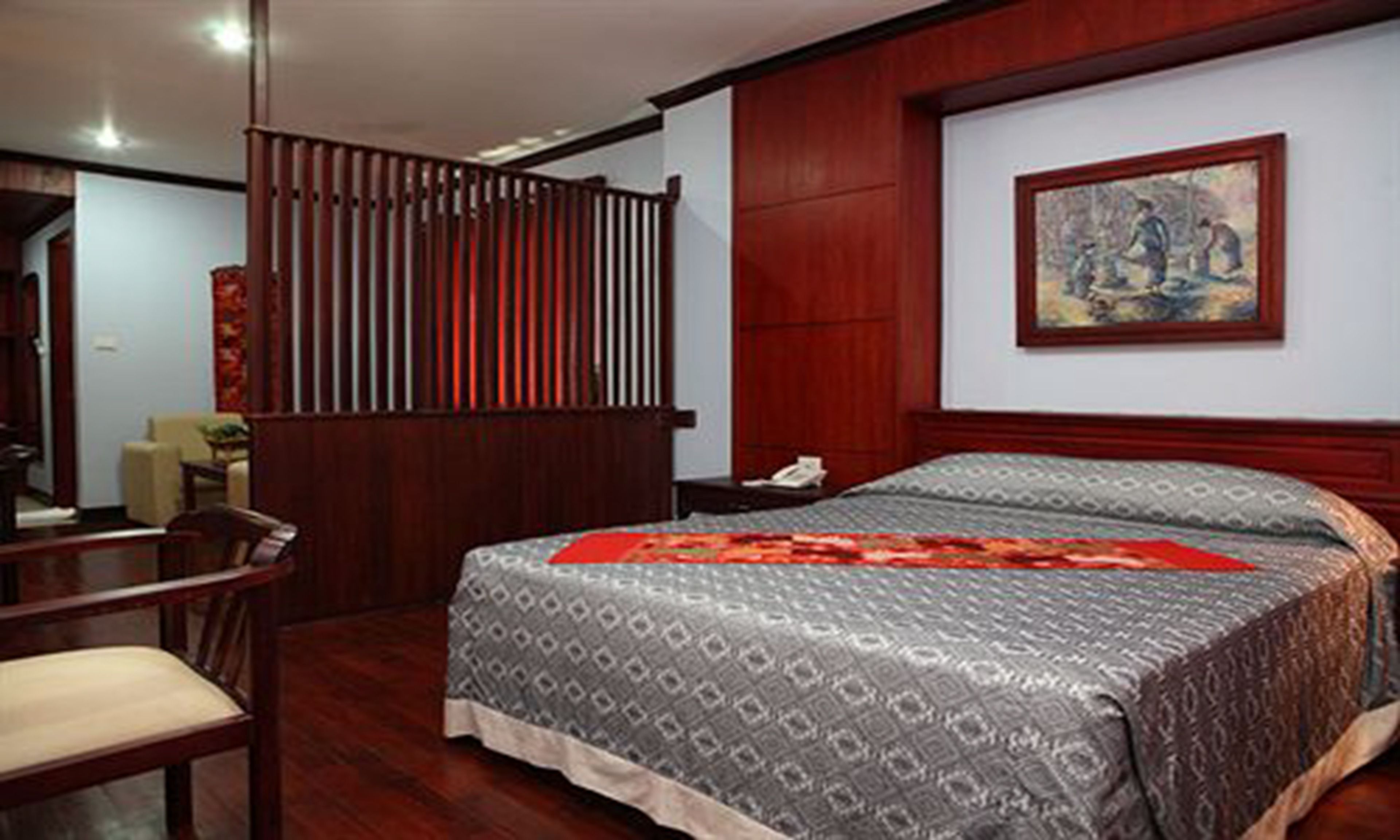 deluxe double room | minibar, in-room safe, rollaway beds, free wifi