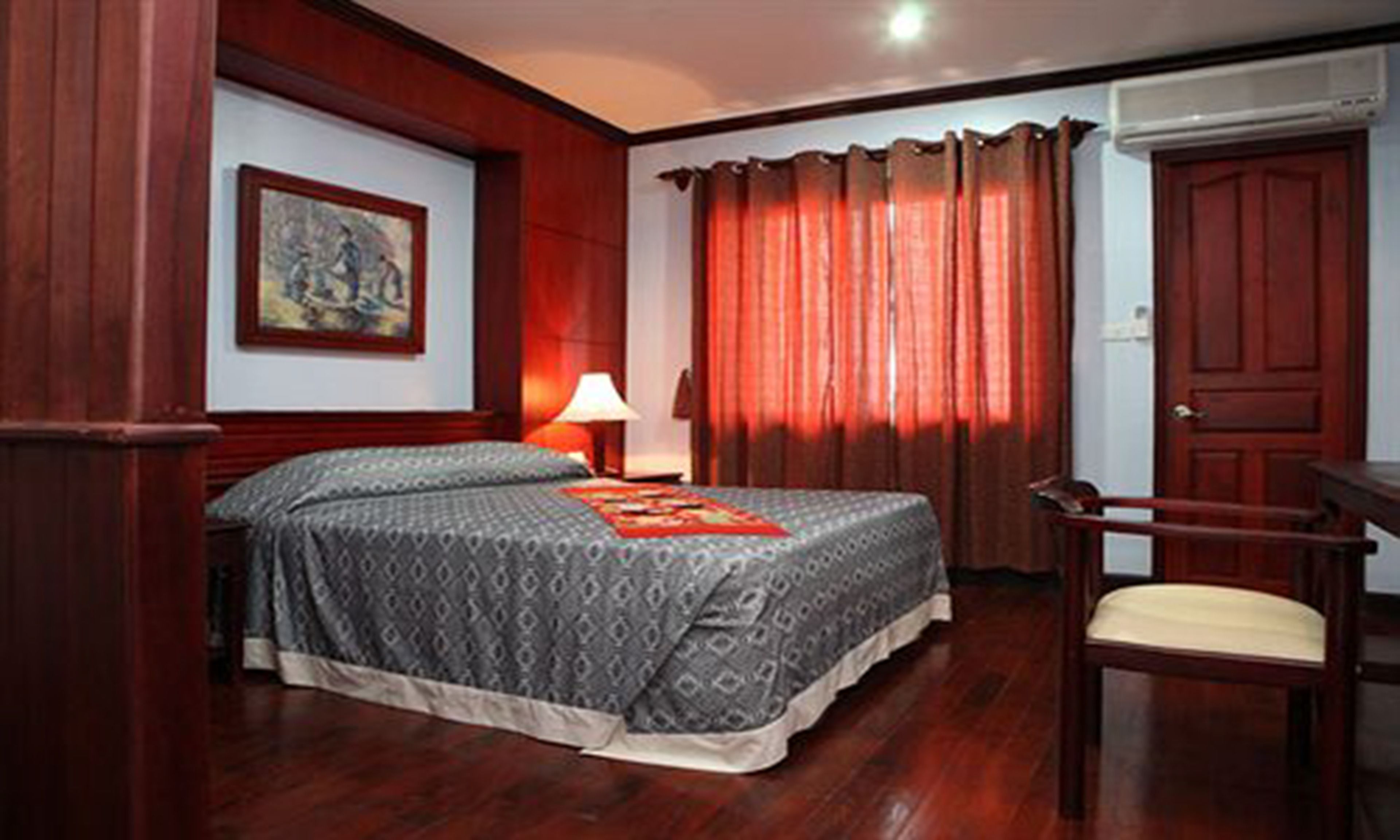 deluxe double room | minibar, in-room safe, rollaway beds, free wifi