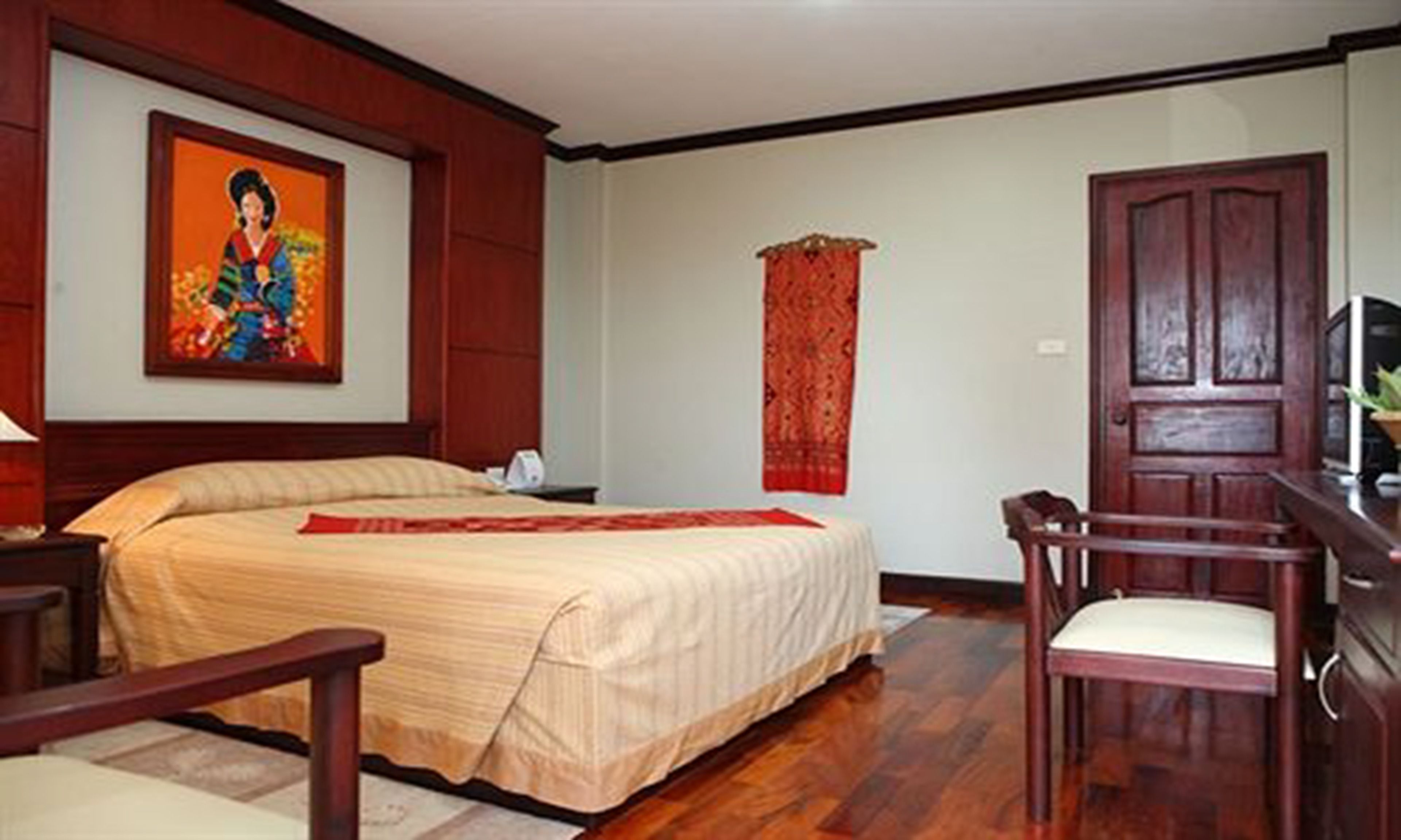 standard double room | minibar, in-room safe, rollaway beds, free wifi