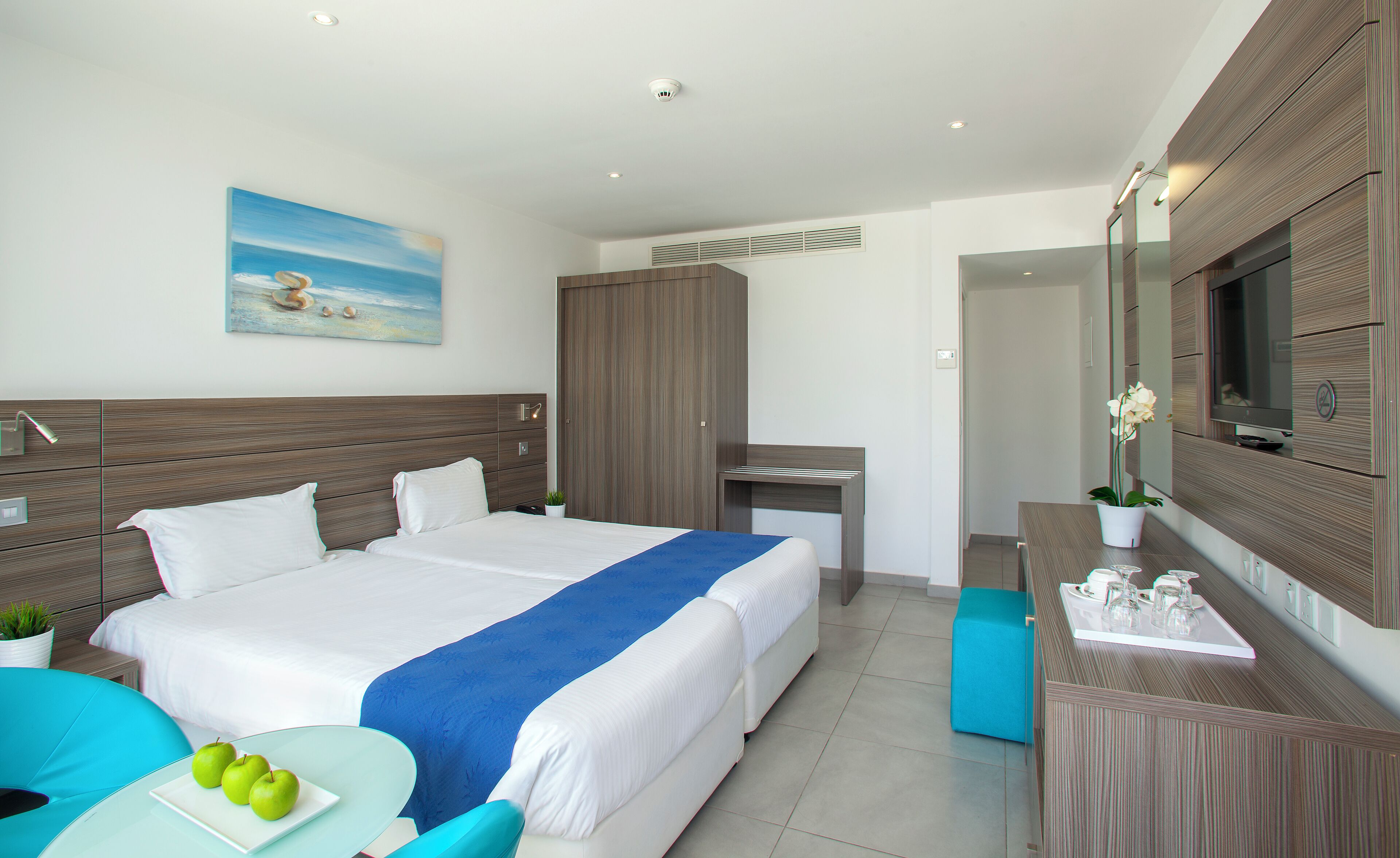 In-room safe, desk, free WiFi, bed sheets