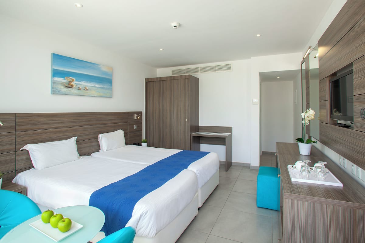 In-room safe, desk, free WiFi, bed sheets
