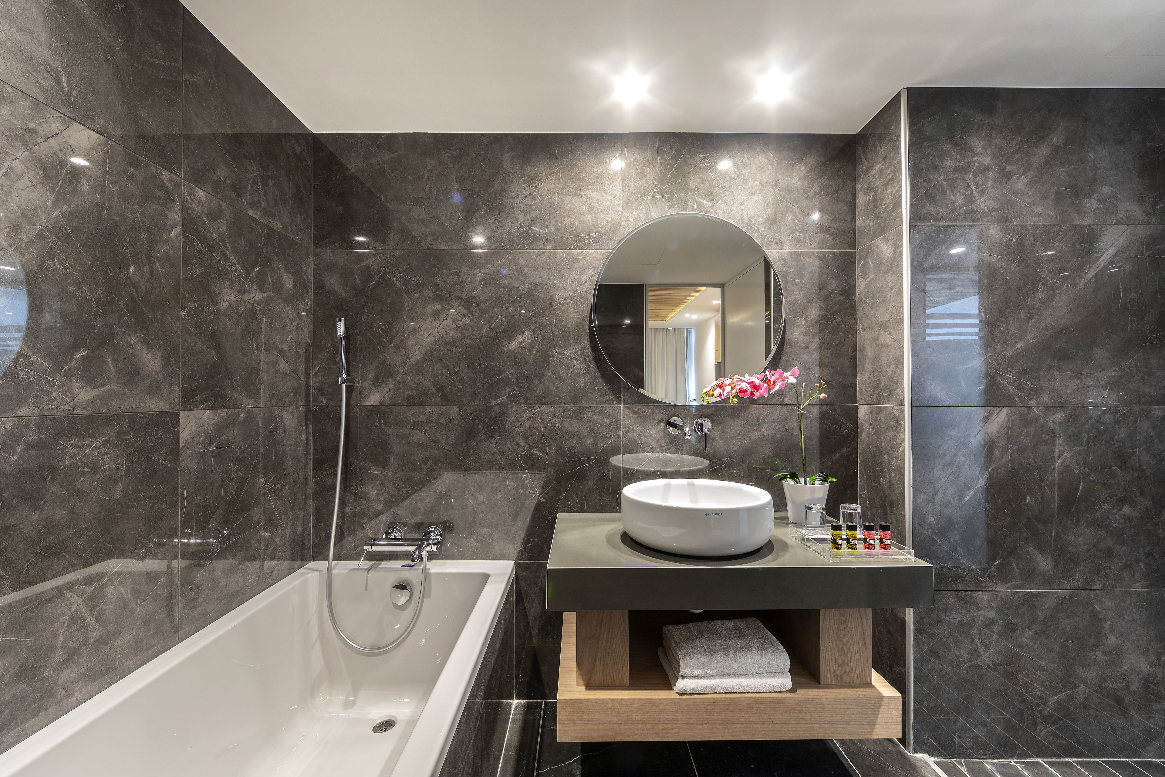 executive suite | bathroom | free toiletries, hair dryer, towels