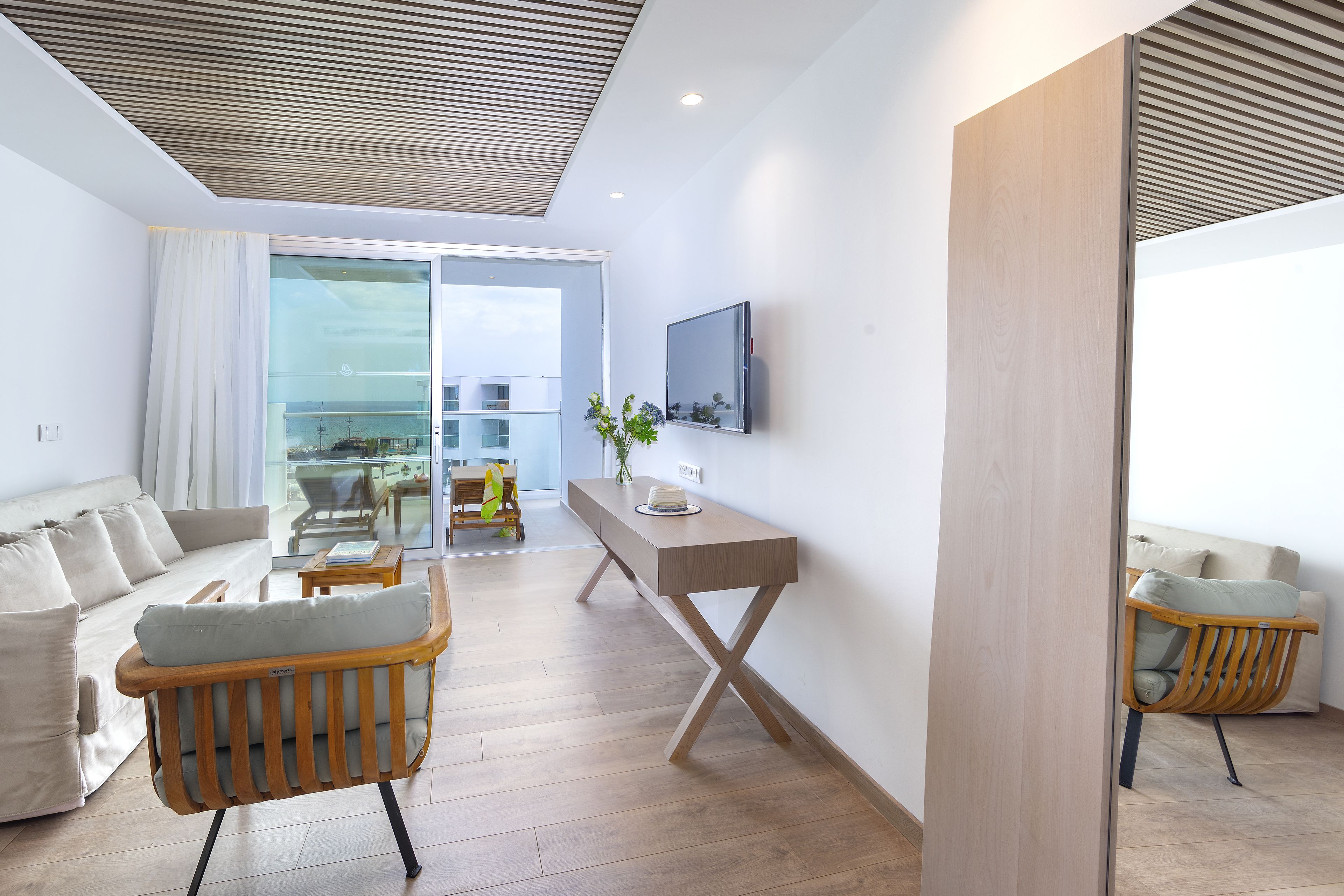 executive suite | living area | 43-inch flat-screen tv with satellite channels, tv