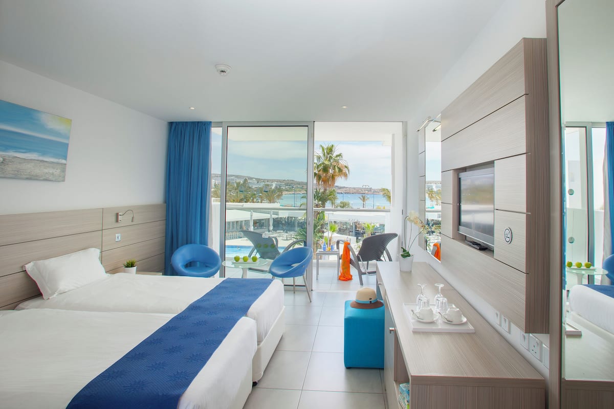 In-room safe, desk, free WiFi, bed sheets