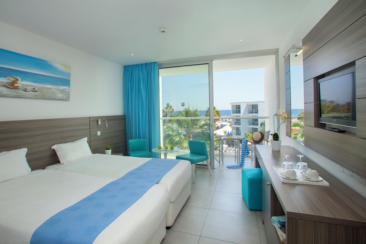 In-room safe, desk, free WiFi, bed sheets