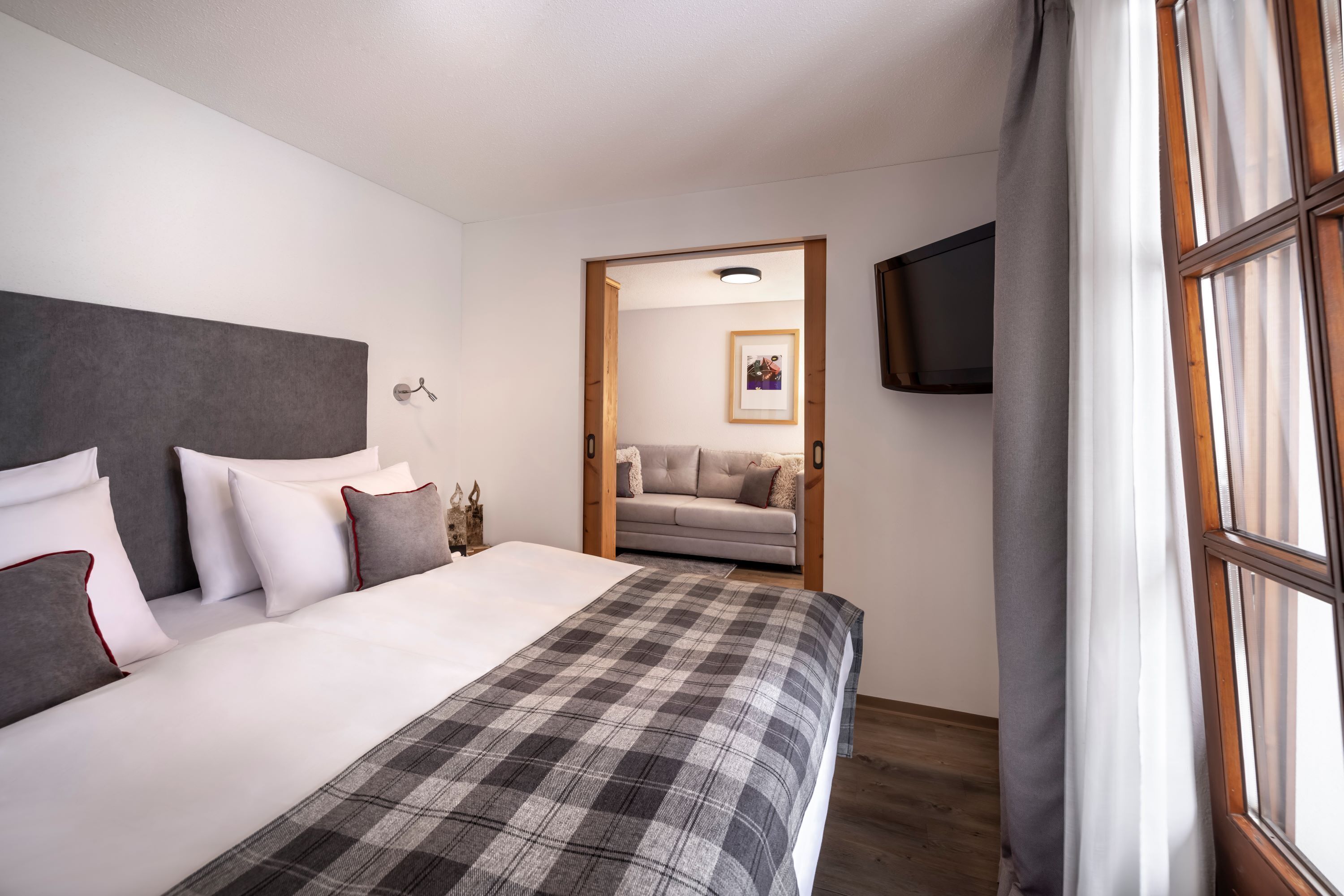 Junior Suite (for 2 + 2) | In-room safe, desk, free WiFi, bed sheets