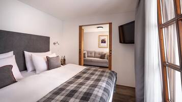 Junior Suite (for 2 + 2) | In-room safe, desk, free WiFi, bed sheets