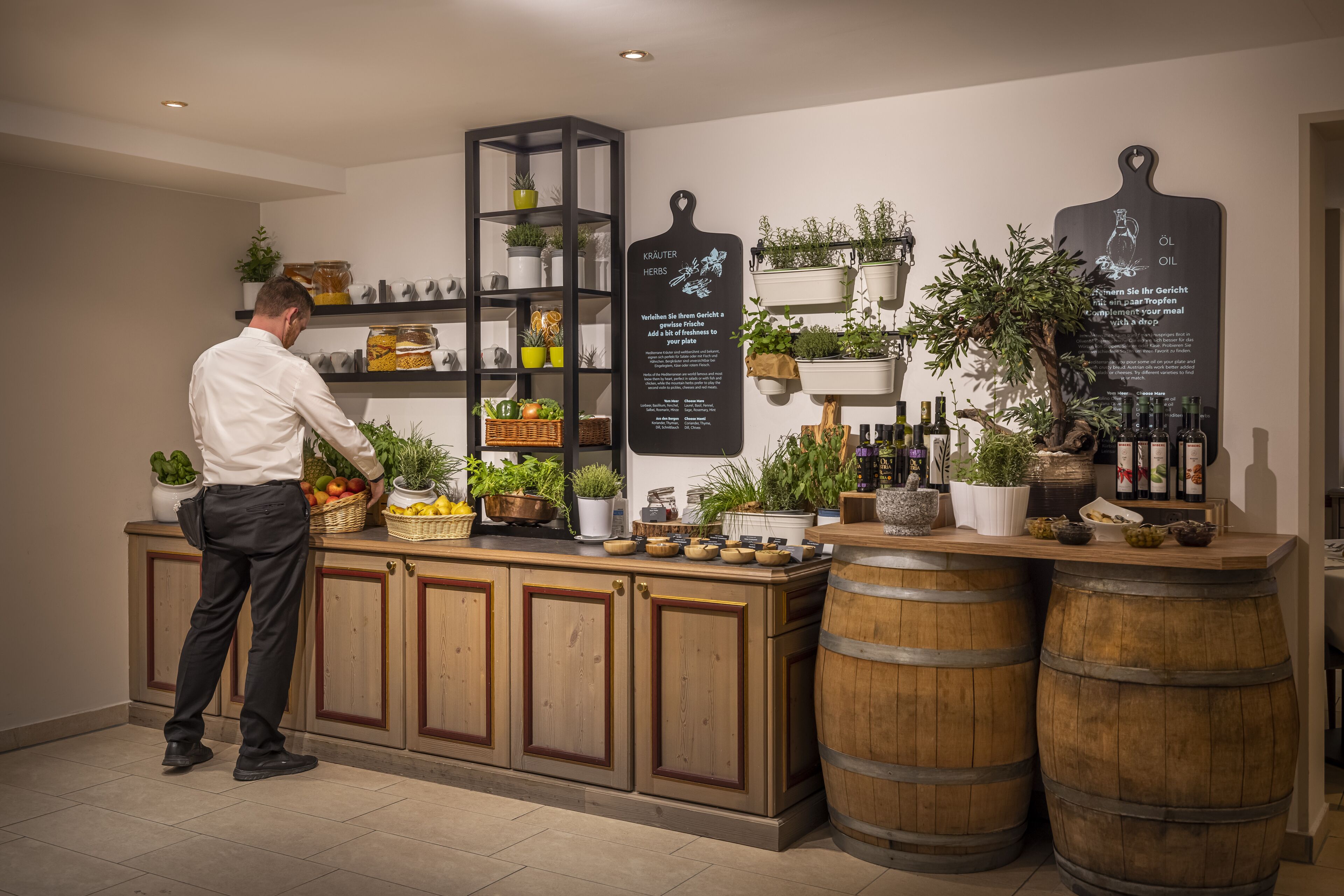 2 restaurants, breakfast served, local and international cuisine