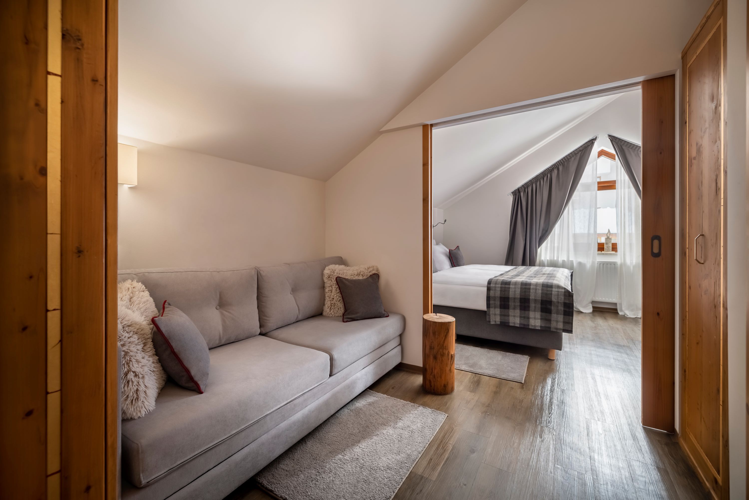 junior suite (for 2 + 2) | in-room safe, desk, free wifi, bed sheets