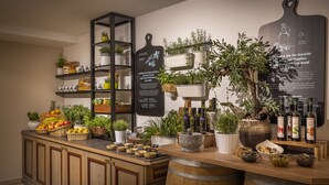 Café da manhã com buffet grátis todos os dias