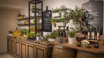 Café da manhã com buffet grátis todos os dias