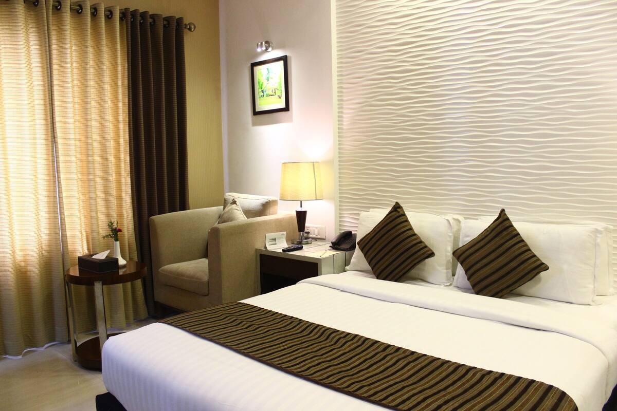 emerald room  | in-room safe, iron/ironing board, rollaway beds, free wifi