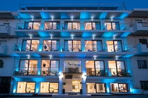 Fachada del alojamiento - Noche