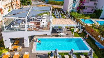Seasonal outdoor pool, pool umbrellas, sun loungers