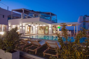 Bar en bord de piscine