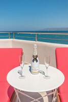 Classic Double Room, Partial Sea View (Central / Annex) | Ropa de cama de alta calidad y colchones con acolchado adicional