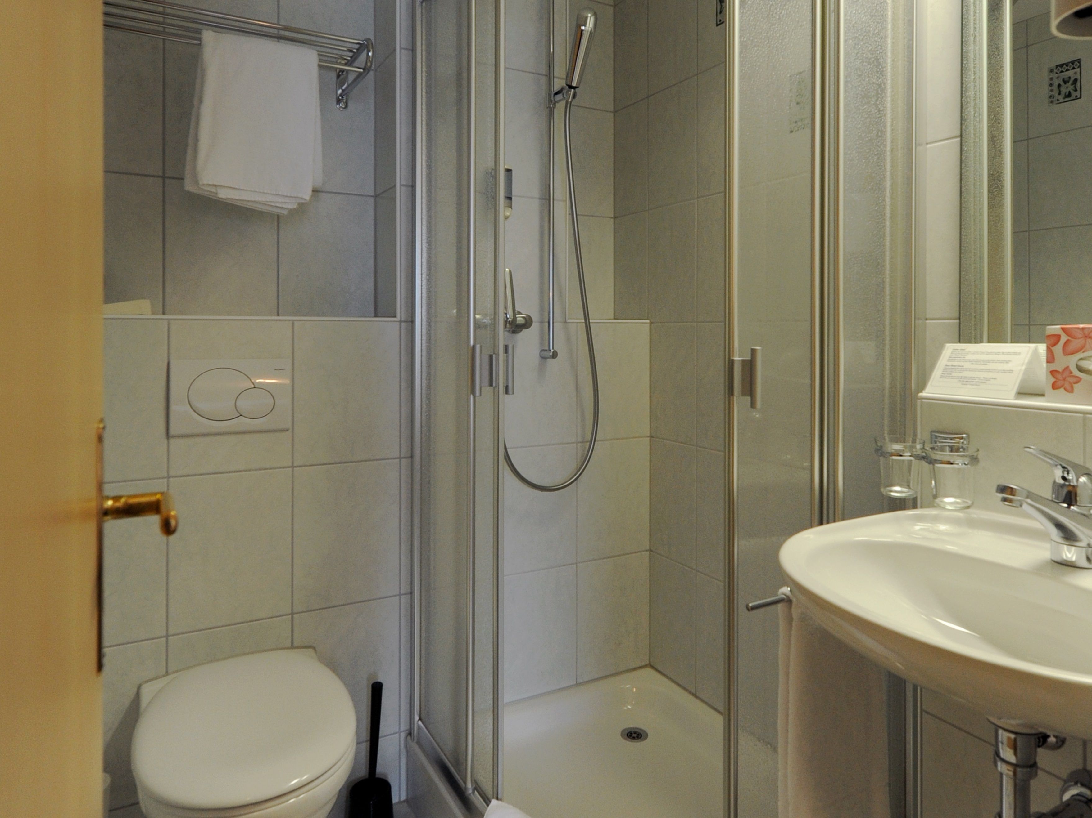 single room, mountain view | bathroom | free toiletries, hair dryer, towels