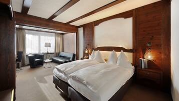 高级双人房, 山景 | 客房内保险箱、特色装修、办公桌、免费 WiFi
