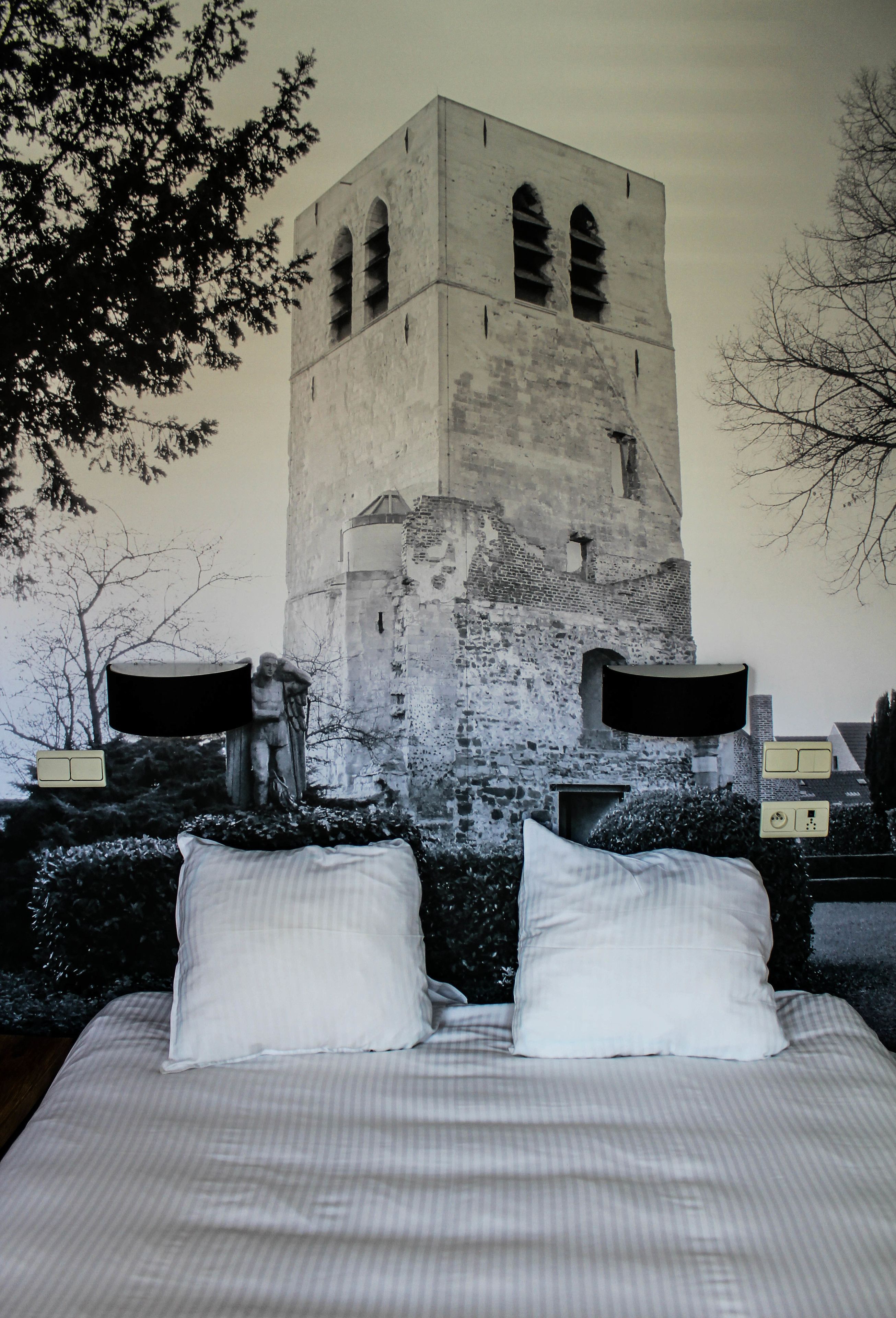 مكتب وستائر تعتيم وواي فاي مجانًا وملاءات أسرّة