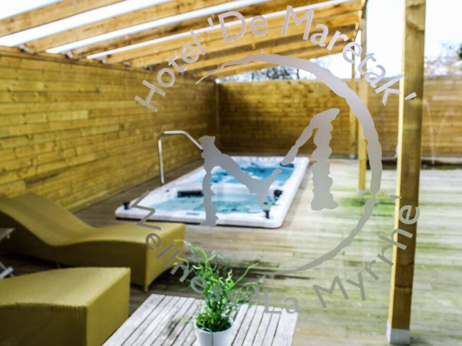 Sauna, rawatan badan, urut tuaman batu, urutan tisu mendalam