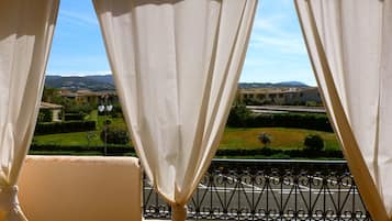 Apartment, 1 Bedroom | 1 bedroom, desk, cots/infant beds