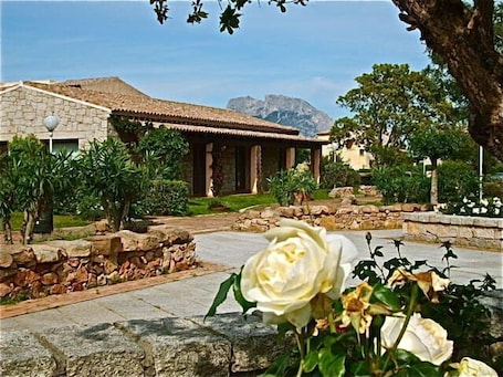 Property grounds. Il Borgo Appartamenti by Kasavacanze