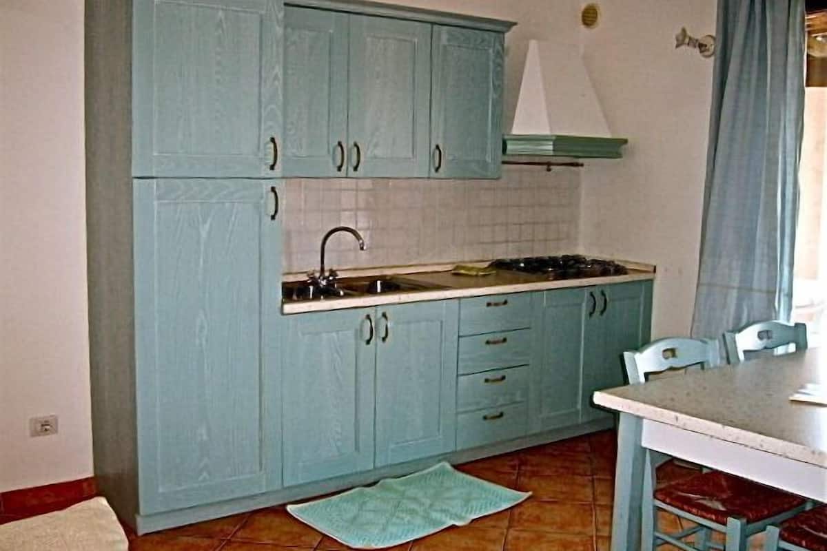 Apartment, 1 Bedroom | Private kitchenette | Full-size fridge, stovetop, cookware/dishes/utensils
