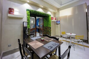 Tägliches inbegriffenes Frühstücksbuffet