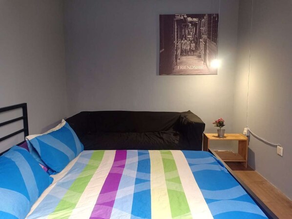 Iron/ironing board, free WiFi, bed sheets