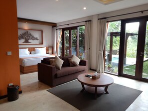 Ropa de cama de alta calidad y minibar 