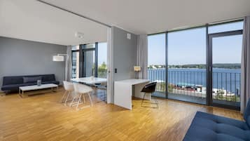 Panorama appartement, balkon, uitzicht op meer (AC) | Kameruitzicht