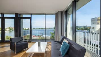 Apartamento premium, vista para o lago, no canto | Vista do quarto
