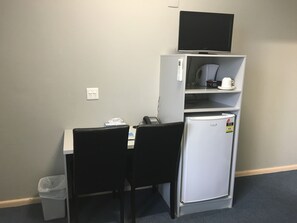 Family Twin Room, Berbilang Katil | 1 bilik tidur, meja, Wi-fi percuma, cadar katil 