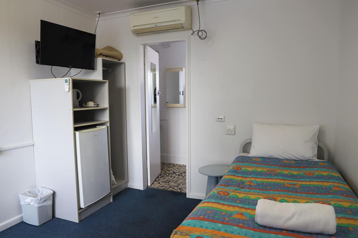 Chambre Simple | 1 chambre, bureau, Wi-Fi gratuit, draps fournis