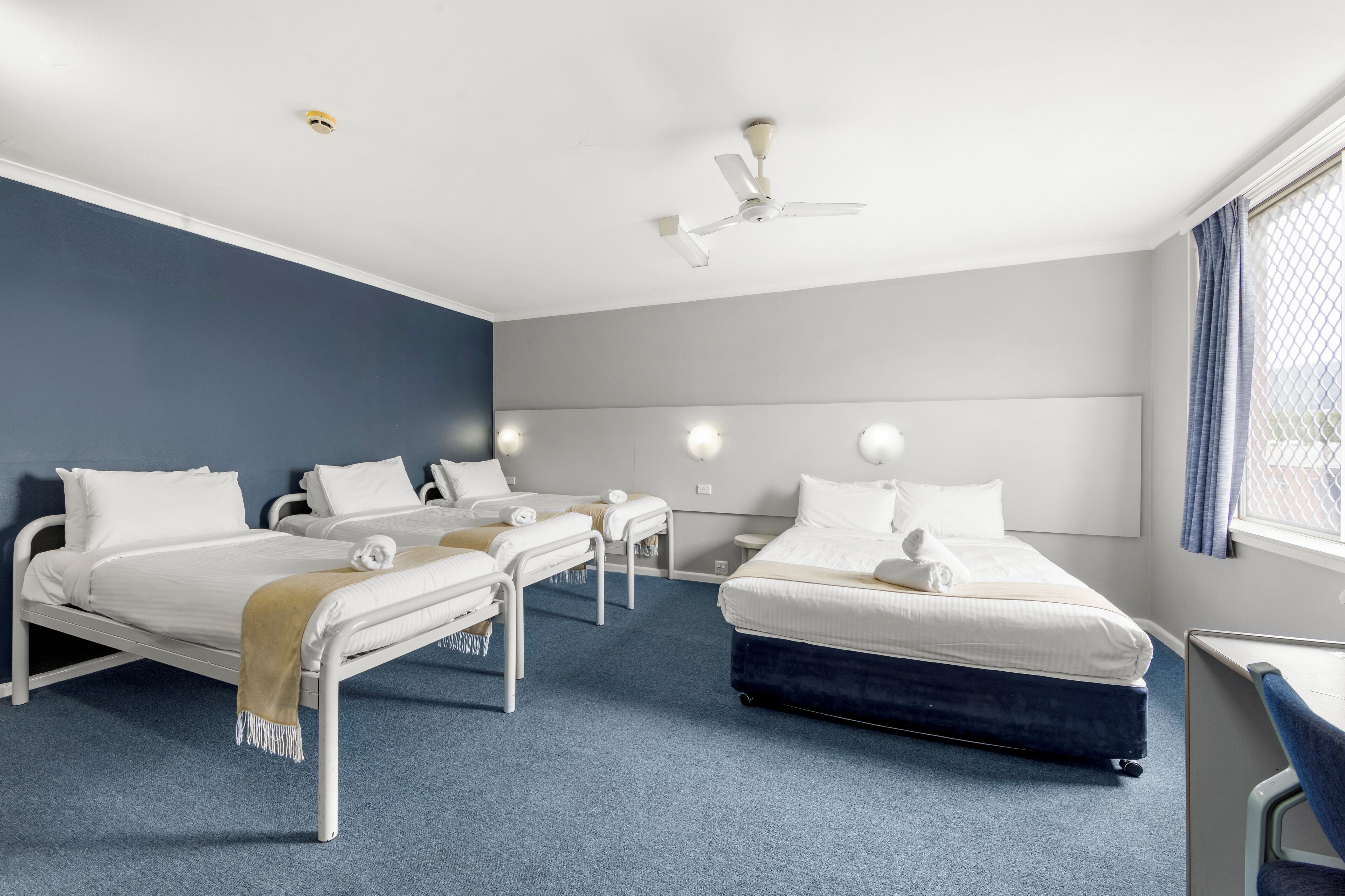 Bureau, Wi-Fi gratuit, draps fournis