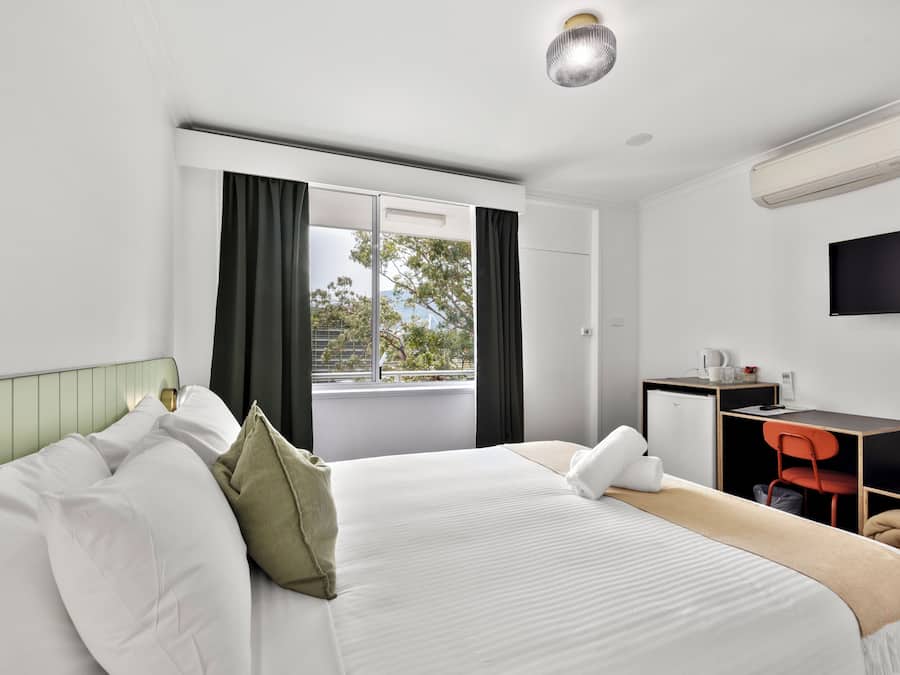 Deluxe Room, 1 Queen Bed, Balcony | Desk, free WiFi, bed sheets