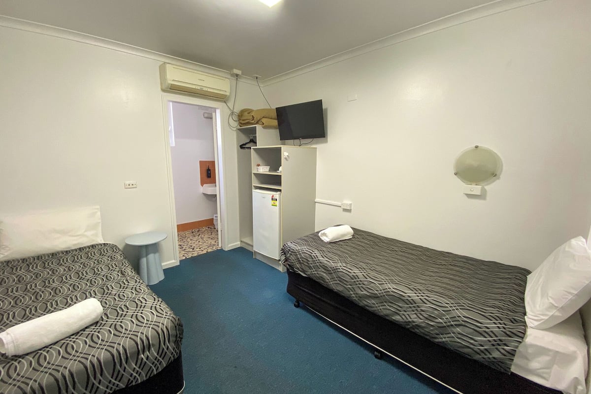 Chambre Standard avec lits jumeaux | 1 chambre, bureau, Wi-Fi gratuit, draps fournis