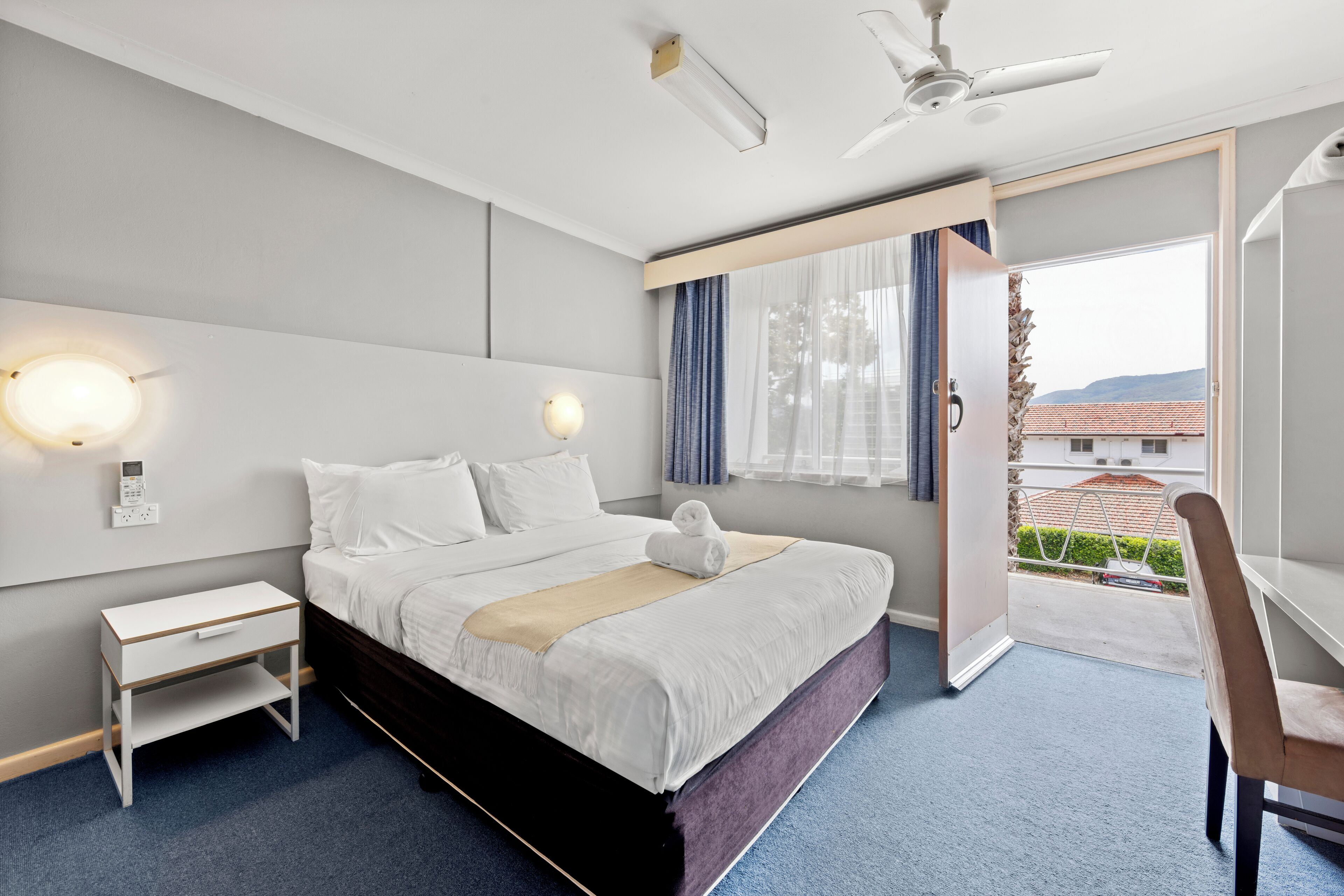 Bureau, Wi-Fi gratuit, draps fournis