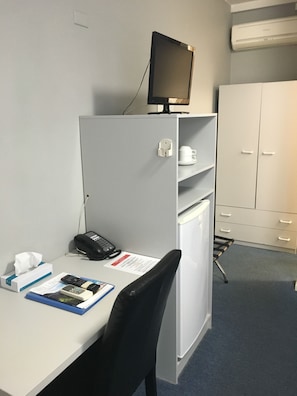Quarto standard, 1 cama Queen, sacada | 1 quarto, escrivaninha, Wi-Fi de cortesia, roupa de cama