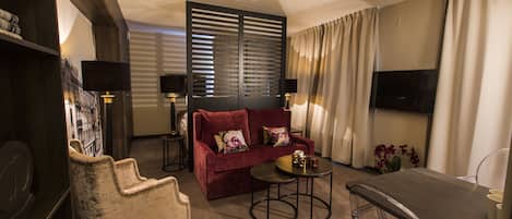 Superior Apartment | 1 bedroom, premium bedding, desk, laptop workspace