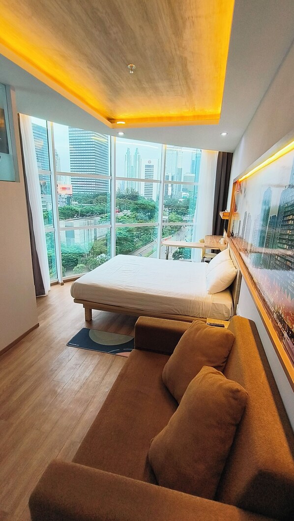 Studio Suite Royal | Két bảo mật tại phòng, bàn, bàn ủi/dụng cụ ủi quần áo