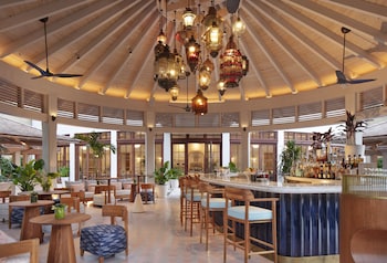 3 restaurants, breakfast, lunch, dinner served; French cuisine at Rosewood Baha Mar