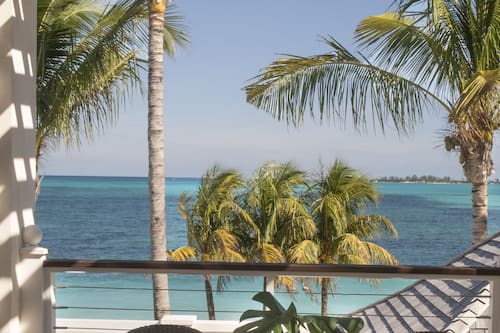 OceanSide 6 Bedroom Villa | Balcony
