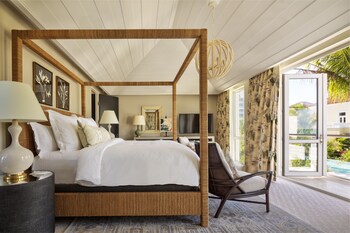 Premium bedding, minibar, in-room safe, desk at Rosewood Baha Mar