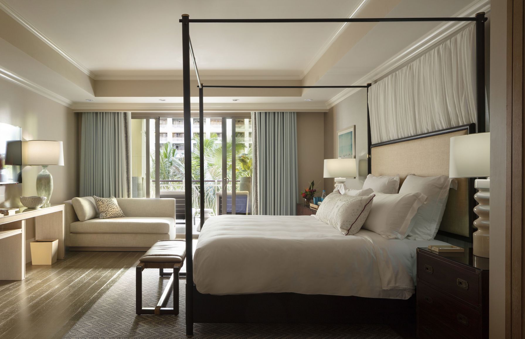 Ropa de cama de alta calidad, minibar, caja fuerte y escritorio