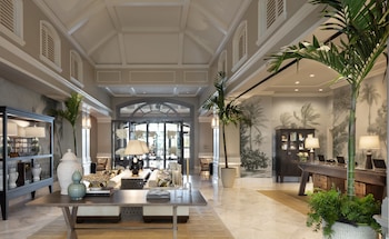 2 bars/lounges, beach bar at Rosewood Baha Mar