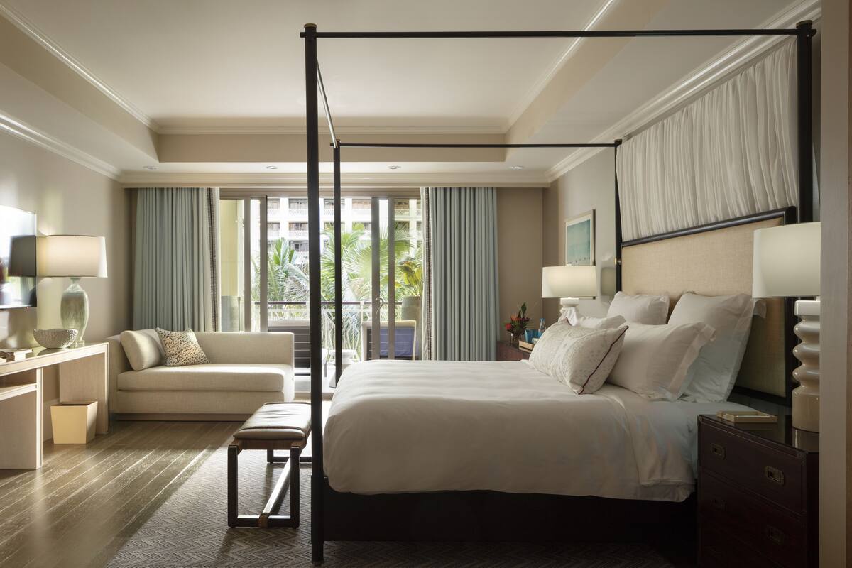 Luxe beddengoed, een minibar, een kluis op de kamer, een bureau